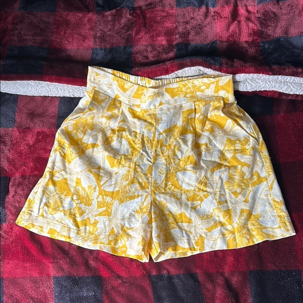Monteau High Waist Yellow and White Patterned Shorts